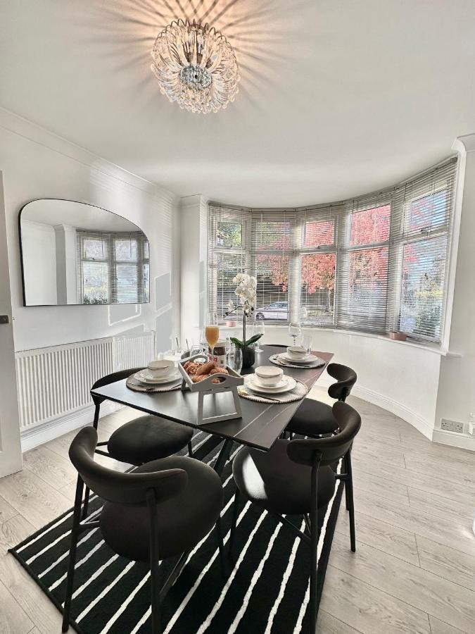 Luxurious Family Home In West Midlands Northfield Екстер'єр фото