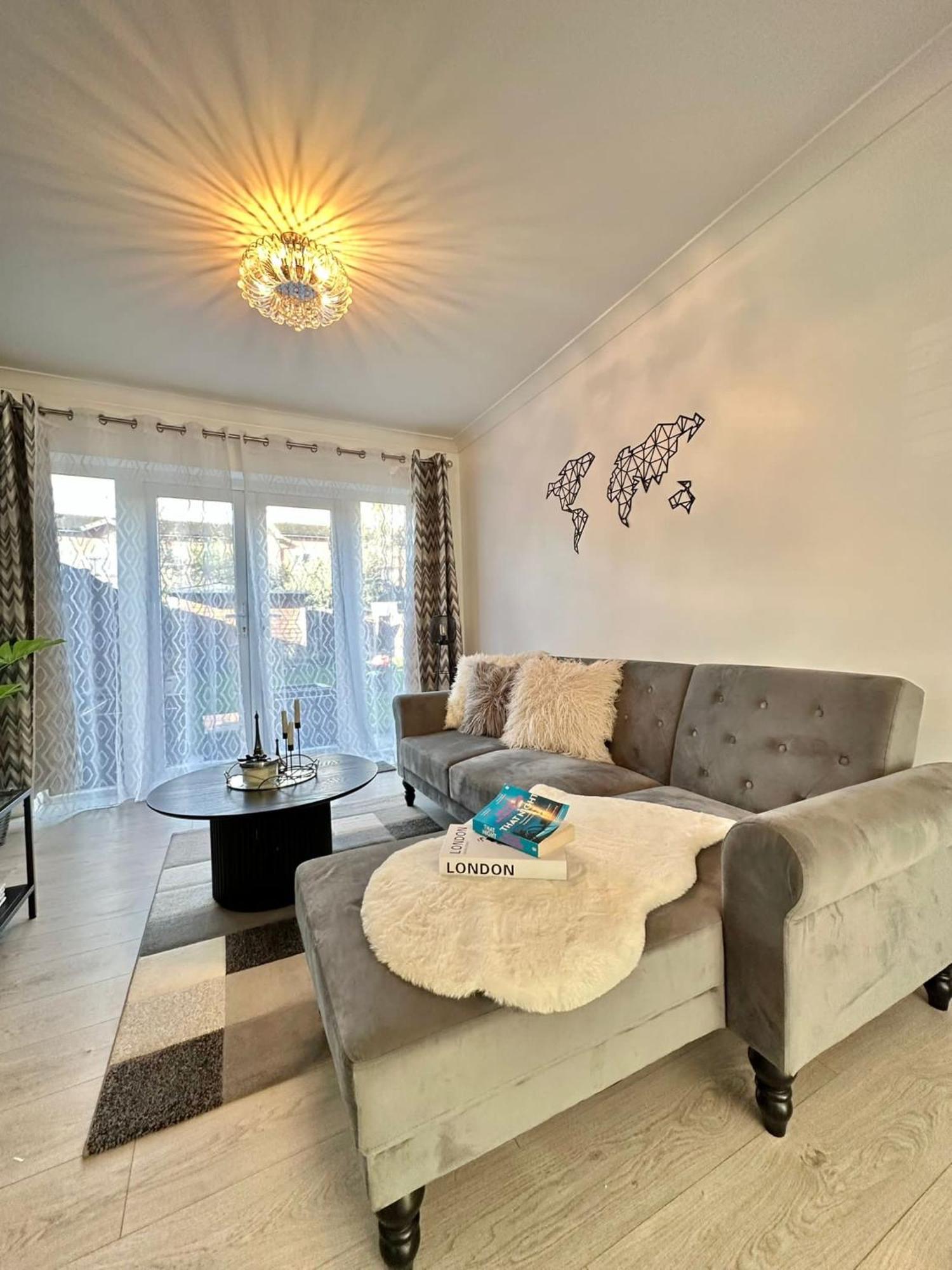 Luxurious Family Home In West Midlands Northfield Екстер'єр фото